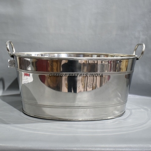 Grand seau à glace d'inspiration vintage pour bars Refroidisseur à vin rustique et durable en acier inoxydable avec ample rangement et poignées uniques - Product Image 6