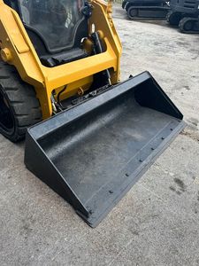 รถตักล้อยาง CAT 226D ราคาโรงงาน เครื่องจักรก่อสร้างขนาดเล็ก 4 ล้อ สภาพดีเยี่ยม เครื่องยนต์ Caterpillar ระบบ KYB - Product Image 5