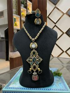 Ensemble de colliers en plaqué or de meilleure qualité de créateur avec boucles d'oreilles Collection de vêtements de mariage et de fonctions pour femmes - Product Image 3