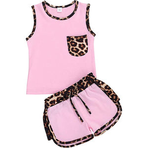 T-shirt et short pour femmes, tenue personnalisée, vêtements pour filles, ensemble de 2 pièces disponible dans une belle combinaison de couleurs - Product Image 1