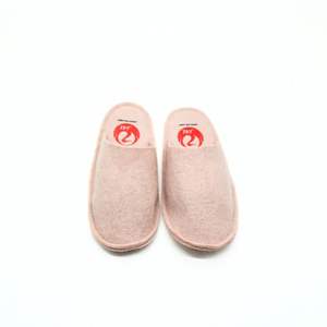 รองเท้าแตะทำมือสีชมพู  รองเท้าแตะขนสัตว์ทำมือ  รองเท้าแตะขนสัตว์คุณภาพพรีเมียม ให้ความอบอุ่นและสบายเท้า - Product Image 1