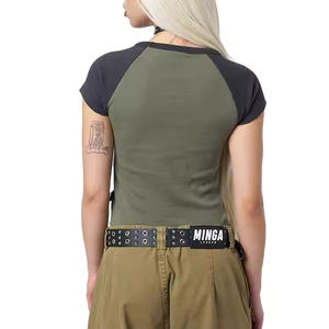 เสื้อยืดโพลีเอสเตอร์พิมพ์ลายสีขาวดำฟ้าแบบเรียบ - Product Image 5