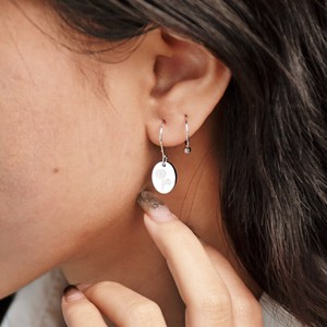 Boucles d'oreilles fleur de naissance Boucles d'oreilles chevalières florales personnalisées Boucles d'oreilles pendantes en argent sterling 925 plaqué or 14 carats cadeau - Product Image 3