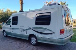 Usado 2024 para EuroVan Winnebago Rialta TravelComfort FamilyAdventure Left Coupe Turbo R15 Cuero Oscuro Automático - Product Image 4