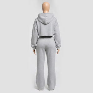 Conjunto Deportivo de Dos Piezas para Mujer, Color Gris, Sudadera Corta con Cremallera y Pantalones Jogger de Cintura Alta - Product Image 4