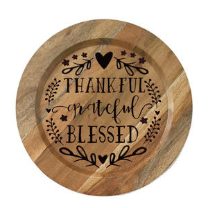 Plateau de service rond en bois naturel en gros, plateau de présentation en bois d'acacia avec logo personnalisé imprimé, slogan pour mariage et restaurant - Product Image 1