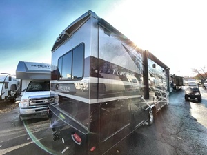 รถบ้านมือสอง ปี 2025 ยี่ห้อฟอเรสต์ริเวอร์ รุ่นฟอร์เรสเตอร์ 3011DSF สีเทา จากสหรัฐอเมริกา - Product Image 3