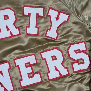 Veste bomber en satin de haute qualité, veste de sport universitaire pour hommes, tissu satiné, boutons sur le devant, veste de lettreman brodée - Product Image 4