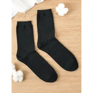 Chaussettes mi-mollet basiques pour hommes, noires, respirantes, 100% coton, chaussettes de tous les jours par Kikiya - Product Image 1