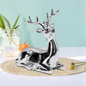 Escultura de mesa de Reno con acabado plateado brillante, decoración elegante de temporada, ideal para centro de mesa de boda, exhibición en el hogar o festiva - Product Image 1