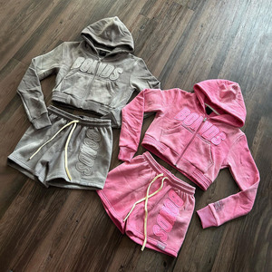 Ensemble 2 pièces personnalisé pour femmes Shorts en coton brodé Y2K Ensemble short et sweat à capuche court Survêtements pour femmes - Product Image 2