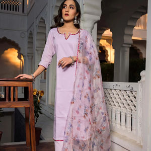 Ensemble Kurta Pant Dupatta en coton mélangé pour femmes Lavender Kurta droit et pantalon avec dupatta en organza Robe décontractée - Product Image 1