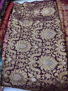 Tissu de coton brocart Jacquard de luxe en satin tissé avec des motifs traditionnels floraux imprimés pour les robes Sherwanis Sarees - Product Image 3