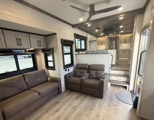 El mejor!! Remolque de Viaje RV Usado 2025 2024 2023 Quinta Rueda RiverStone 421FK Forest River Autocaravanas RV - Product Image 3