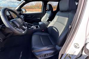 Toyota Tacoma 2025, Bajo Kilometraje, Listo para Entrega, Caja de Cambios Automática, Volante a la Izquierda, Cuero Oscuro, R 18, Camioneta - Product Image 5