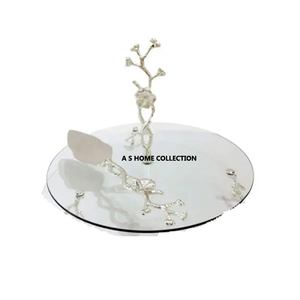 Grand présentoir à gâteaux décoratif de style unique pour mariage moderne avec base en métal doré - Product Image 5