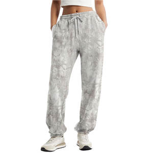 Pantalons de survêtement à thème jungle personnalisés, parmi les plus vendus, offrant un matériau respirant et un look décontracté et relaxant - Product Image 1
