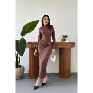 Robe marron avec ceinture à boucle - Marron - Product Image 1