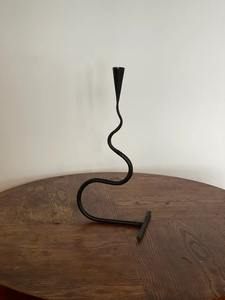 Candelero de metal elegante y con estilo de la mejor calidad, ideal para decoración de oficina en casa, disponible a precio mayorista - Product Image 4