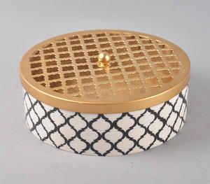Handcrafted Luxury Round Decorative Box Featuring Elegant Black And White Moroccan Quatrefoil Pattern With Ornate Golden Laser - Product Image 2