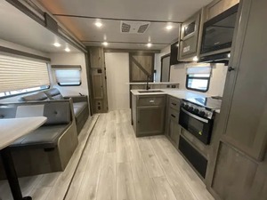 Caravane d'occasion F-o-r-e-s-t Surveyor 276BHLE 2022 à vendre - Product Image 4