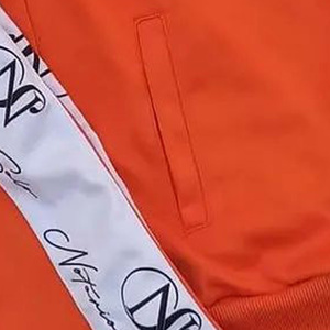 Venta al por mayor chándal personalizado fabricante OEM ropa deportiva para hombres y mujeres chándales de ajuste moderno con impresión de logotipo - Product Image 4