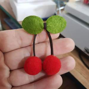 Kits d'artisanat en feutre pour enfants avec motif de tricot appliques cerises - Product Image 1