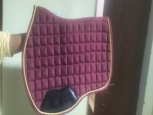 Almohadilla de sillín para carreras de caballos, equipo de equitación, almohadilla equina personalizada de lujo, fabricante de productos de carreras al por mayor, tienda de tachuelas en línea Kanpur - Product Image 3