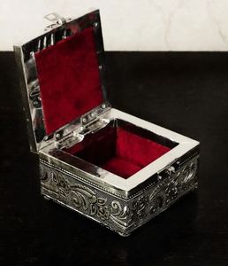 Caja de baratijas de boda hermosa de la mejor calidad para elevar su colección con nuestro elegante joyero - Product Image 4