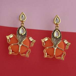Boucles d'oreilles pendantes en pierre Kriaa Kundan et bois orange avec perle d'eau douce et diamant plaqué or 1315515D - Product Image 1