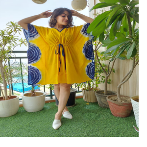 Caftans courts sur mesure ensemble complet en tissu 100% coton disponible dans les tailles aswell en jaune et bleu coloré beau design. - Product Image 1