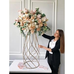 Centro de mesa de metal Premium con diseño floral encantador con acabado recubierto de diferentes colores ideal para un estilo interior de lujo - Product Image 6