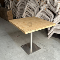 Table à manger carrée moderne en bois massif avec base en métal pour usage commercial dans les restaurants et les hôtels