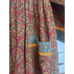 Vestido Holgado Bordado de Algodón 100% Tejido JAT - Colección Desierto Transpirable Casual Sin Tirantes Drapeado con Aberturas y Flecos M Leisure Club - Product Image 3