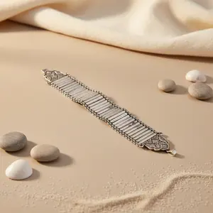 Pulsera de Eslabones Rectangulares con Diseño Art Deco Plateado para Mujer, Clásica y Moderna, Chapada en Oro con Diamantes y Perlas para Fiestas y Regalos - Product Image 2