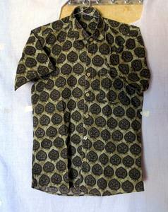 Chemise en coton faite à la main pour hommes, tissu léger imprimé à manches courtes, chemise cousue imprimée à la main, cadeau parfait pour elle - Product Image 6