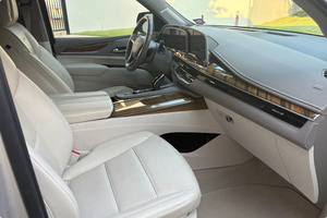 PRÊT À CONDUIRE - VÉHICULE D'OCCASION À VOLANT À GAUCHE |   Conduite à droite |   CADILLACCSS ESCALADEESS PREMIUMMSS LUXURYYSS PLATINUMMSS 2021 - Product Image 5