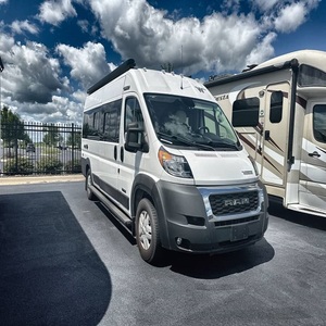 Winnebago T-r-a-v-a-t-o 59G 2022 en parfait état - Product Image 1