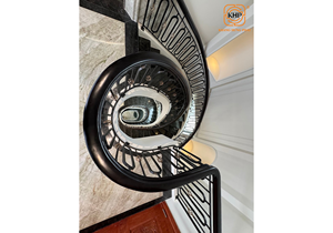 Rampe d'escalier en fer forgé écologique KHP, intérieure, durable, finition enduite de poudre, facile à installer pour les escaliers d'appartement. - Product Image 2