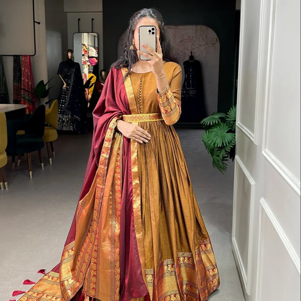 Apresentando a essência do sul da Índia vestido narayanpet com tecelagem dupatta trabalho para sua coleção tradicional