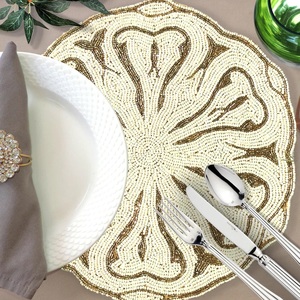 Napperon de table perlé fait à la main d'aspect royal Table de restaurant d'hôtel napperon perlé décoratif et article d'utilisation doué - Product Image 4