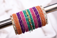 Nouveaux ensembles de bracelets en alliage de cuivre pour mariée, couleur rose, élégants bracelets brodés avec pendentifs Bunda/Jhumka pour occasions de mariage