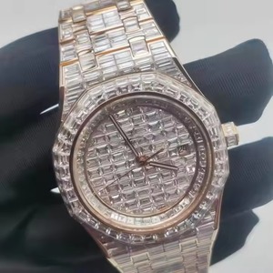 Montre de luxe meilleure qualité Baguette VVS Moissanite entièrement glacée avec diamants Cadran clouté en or Mouvement en acier inoxydable Élégant Hip Hop - Product Image 2