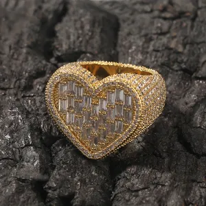Anillo Exclusivo con 5 Circones en Forma de Corazón para Hombre y Mujer, Chapado en Oro Real de 18k, Joyería Moderna de Estilo Hip Hop al por Mayor - Product Image 5