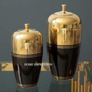 Vases à fleurs décoratifs d'intérieur modernes en aluminium de luxe Vase de table poli or métallique de tailles personnalisées écologique fait à la main - Product Image 6