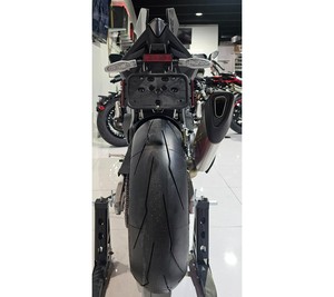 Nouvelle <span class=keywords><strong>Moto</strong></span> <span class=keywords><strong>Sportive</strong></span> <span class=keywords><strong>Aprilia</strong></span> RSV4 1100 2026 – Commande Parfaite - Product Image 3