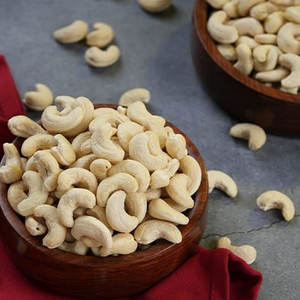 W450 Noix de cajou entières blanches Kaju Noyaux crus sans coque Bon prix Origine du Vietnam OEM/ODM Emballage sous vide personnalisé rapide - Product Image 1