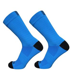 Chaussettes de sport pour hommes, tissu résistant à la transpiration, rembourrées pour les entraînements à fort impact, les séances de gym et les sports, à prix raisonnable - Product Image 4