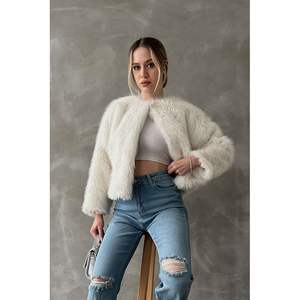เสื้อโค้ทขนเฟอร์เทียมสีครีมสำหรับผู้หญิง Topshow ขายส่งเสื้อแจ็คเก็ต - Product Image 4