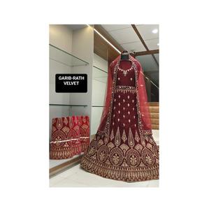 Tissu en velours de haute qualité Designer indien exclusif Lehenga Choli pour femme lourd et élégant pour mariage et fête - Product Image 6